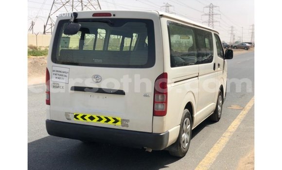 Sayi Imported Toyota Hiace White Mota in Import - Dubai a Maseru Sayi Imported Toyota Hiace White Mota in Import - Dubai a Maseru