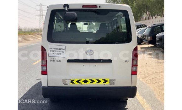 Sayi Imported Toyota Hiace White Mota in Import - Dubai a Maseru Sayi Imported Toyota Hiace White Mota in Import - Dubai a Maseru