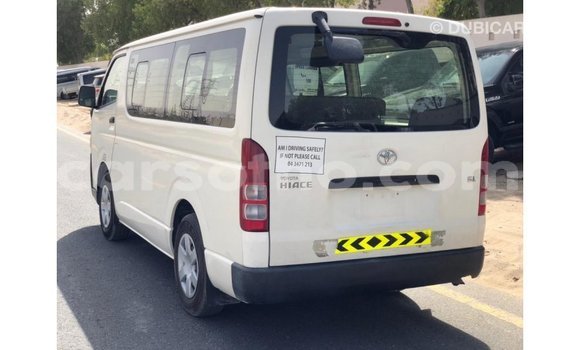 Sayi Imported Toyota Hiace White Mota in Import - Dubai a Maseru Sayi Imported Toyota Hiace White Mota in Import - Dubai a Maseru