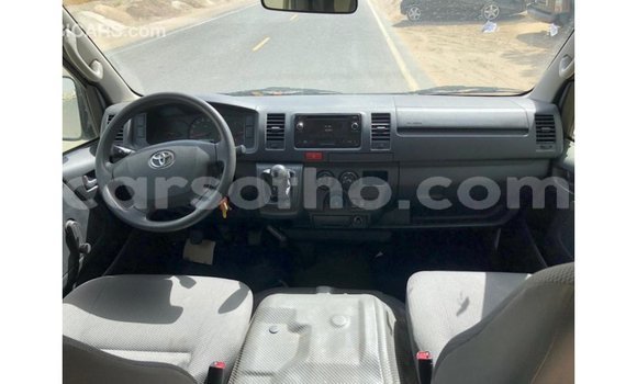 Sayi Imported Toyota Hiace White Mota in Import - Dubai a Maseru Sayi Imported Toyota Hiace White Mota in Import - Dubai a Maseru