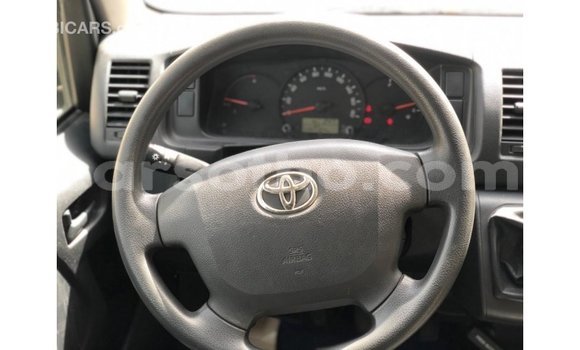 Sayi Imported Toyota Hiace White Mota in Import - Dubai a Maseru Sayi Imported Toyota Hiace White Mota in Import - Dubai a Maseru