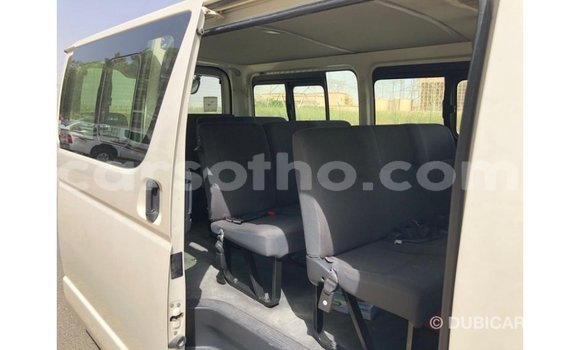 Sayi Imported Toyota Hiace White Mota in Import - Dubai a Maseru Sayi Imported Toyota Hiace White Mota in Import - Dubai a Maseru