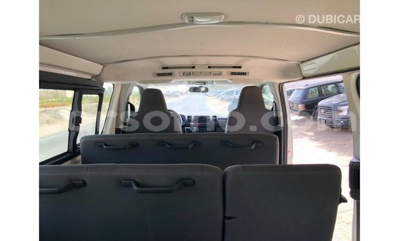 Sayi Imported Toyota Hiace White Mota in Import - Dubai a Maseru Sayi Imported Toyota Hiace White Mota in Import - Dubai a Maseru