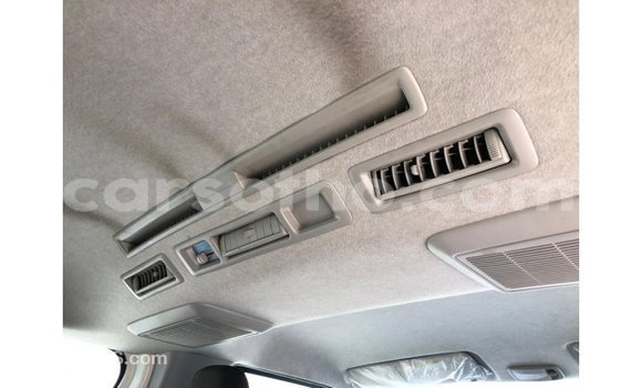 Sayi Imported Toyota Hiace White Mota in Import - Dubai a Maseru Sayi Imported Toyota Hiace White Mota in Import - Dubai a Maseru