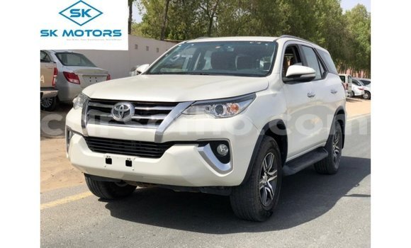 Sayi Imported Toyota Fortuner White Mota in Import - Dubai a Maseru Sayi Imported Toyota Fortuner White Mota in Import - Dubai a Maseru