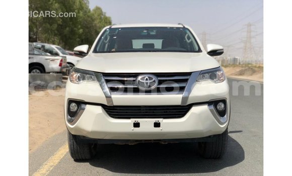 Sayi Imported Toyota Fortuner White Mota in Import - Dubai a Maseru Sayi Imported Toyota Fortuner White Mota in Import - Dubai a Maseru