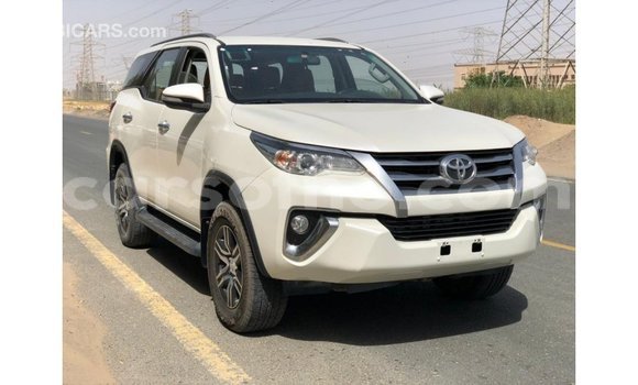 Sayi Imported Toyota Fortuner White Mota in Import - Dubai a Maseru Sayi Imported Toyota Fortuner White Mota in Import - Dubai a Maseru