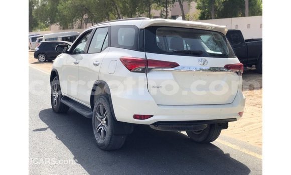 Sayi Imported Toyota Fortuner White Mota in Import - Dubai a Maseru Sayi Imported Toyota Fortuner White Mota in Import - Dubai a Maseru