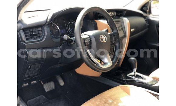 Sayi Imported Toyota Fortuner White Mota in Import - Dubai a Maseru Sayi Imported Toyota Fortuner White Mota in Import - Dubai a Maseru