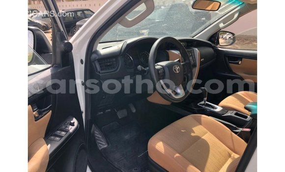 Sayi Imported Toyota Fortuner White Mota in Import - Dubai a Maseru Sayi Imported Toyota Fortuner White Mota in Import - Dubai a Maseru