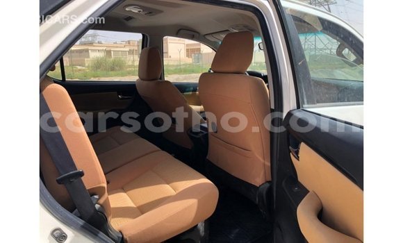 Sayi Imported Toyota Fortuner White Mota in Import - Dubai a Maseru Sayi Imported Toyota Fortuner White Mota in Import - Dubai a Maseru