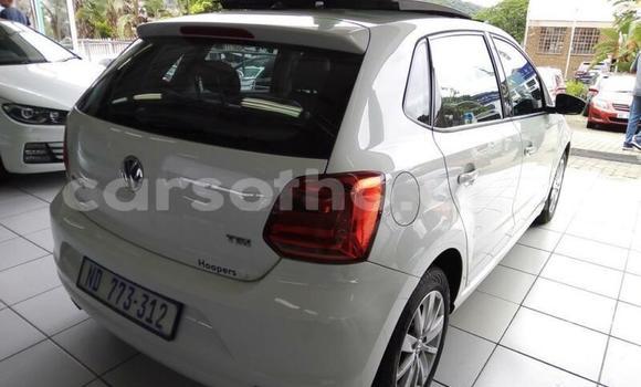 Acheter Occasion Voiture Volkswagen Polo Blanc à Thaba–Tseka, Mafeteng Acheter Occasion Voiture Volkswagen Polo Blanc à Thaba–Tseka, Mafeteng