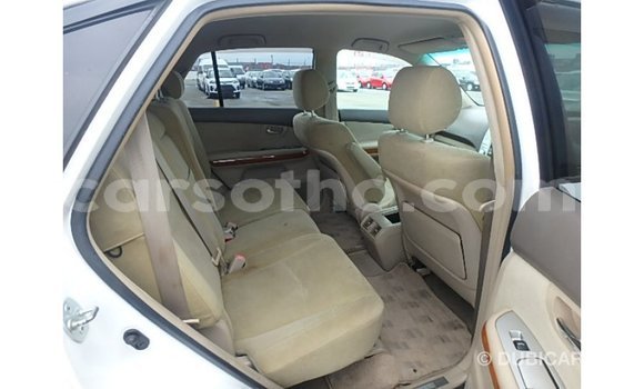 Acheter Import Voiture Toyota Harrier Blanc à Import - Dubai, Maseru Acheter Import Voiture Toyota Harrier Blanc à Import - Dubai, Maseru