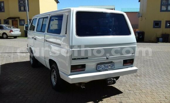 اشتري مستعمل Volkswagen Caravelle White سيارة في Roma في Maseru اشتري مستعمل Volkswagen Caravelle White سيارة في Roma في Maseru