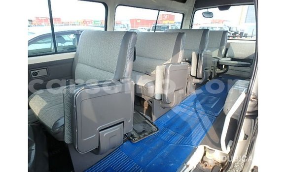 اشتري Imported Nissan Caravan White سيارة في Import - Dubai في Maseru اشتري Imported Nissan Caravan White سيارة في Import - Dubai في Maseru