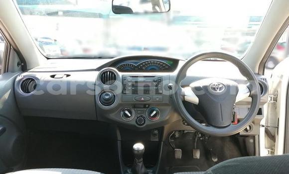 Acheter Occasion Voiture Toyota Etios Blanc à Butha–Buthe, Thaba-Tseka Acheter Occasion Voiture Toyota Etios Blanc à Butha–Buthe, Thaba-Tseka