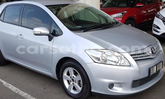 Sayi Na hannu Toyota Auris White Mota in Import - Dubai a Maseru Sayi Na hannu Toyota Auris White Mota in Import - Dubai a Maseru