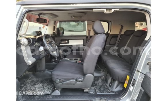 Sayi Imported Toyota FJ Cruiser Other Mota in Import - Dubai a Maseru Sayi Imported Toyota FJ Cruiser Other Mota in Import - Dubai a Maseru