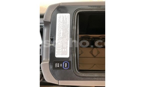 Sayi Imported Toyota Prado White Mota in Import - Dubai a Maseru Sayi Imported Toyota Prado White Mota in Import - Dubai a Maseru