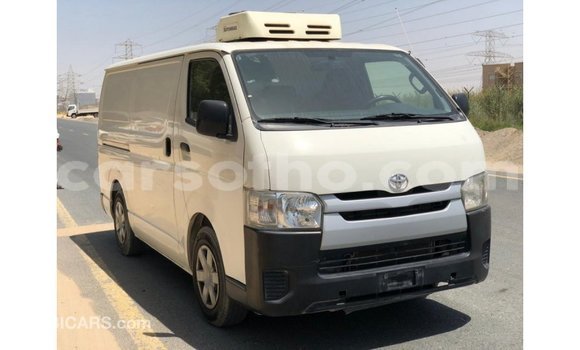 Sayi Imported Toyota Hiace White Mota in Import - Dubai a Maseru Sayi Imported Toyota Hiace White Mota in Import - Dubai a Maseru
