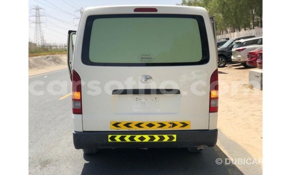 Sayi Imported Toyota Hiace White Mota in Import - Dubai a Maseru Sayi Imported Toyota Hiace White Mota in Import - Dubai a Maseru