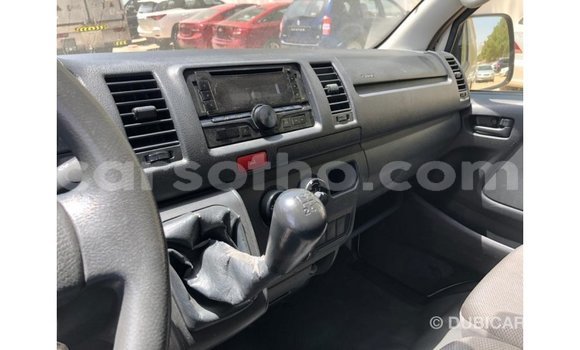 Sayi Imported Toyota Hiace White Mota in Import - Dubai a Maseru Sayi Imported Toyota Hiace White Mota in Import - Dubai a Maseru