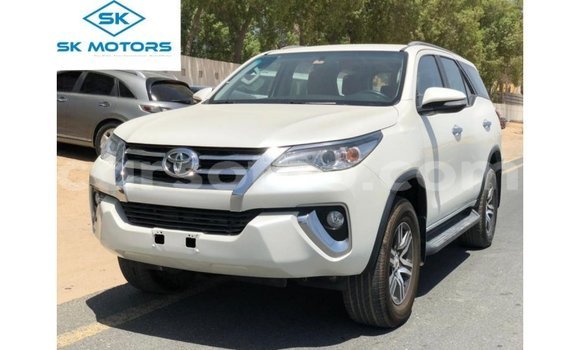 Acheter Import Voiture Toyota Fortuner Blanc à Import - Dubai, Maseru Acheter Import Voiture Toyota Fortuner Blanc à Import - Dubai, Maseru
