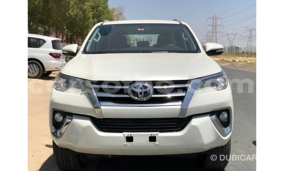 Acheter Import Voiture Toyota Fortuner Blanc à Import - Dubai, Maseru Acheter Import Voiture Toyota Fortuner Blanc à Import - Dubai, Maseru