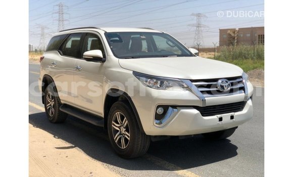Acheter Import Voiture Toyota Fortuner Blanc à Import - Dubai, Maseru Acheter Import Voiture Toyota Fortuner Blanc à Import - Dubai, Maseru