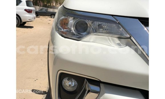 Acheter Import Voiture Toyota Fortuner Blanc à Import - Dubai, Maseru Acheter Import Voiture Toyota Fortuner Blanc à Import - Dubai, Maseru