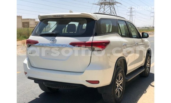 Acheter Import Voiture Toyota Fortuner Blanc à Import - Dubai, Maseru Acheter Import Voiture Toyota Fortuner Blanc à Import - Dubai, Maseru