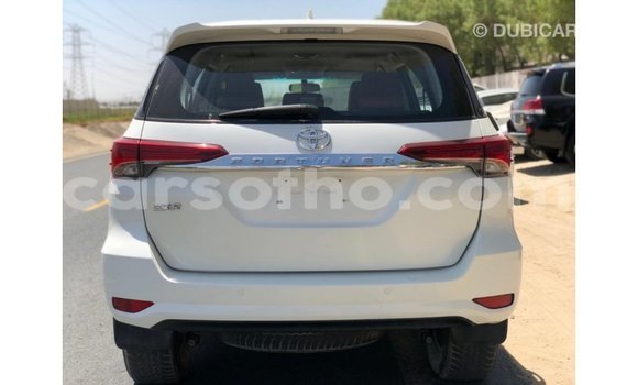 Acheter Import Voiture Toyota Fortuner Blanc à Import - Dubai, Maseru Acheter Import Voiture Toyota Fortuner Blanc à Import - Dubai, Maseru