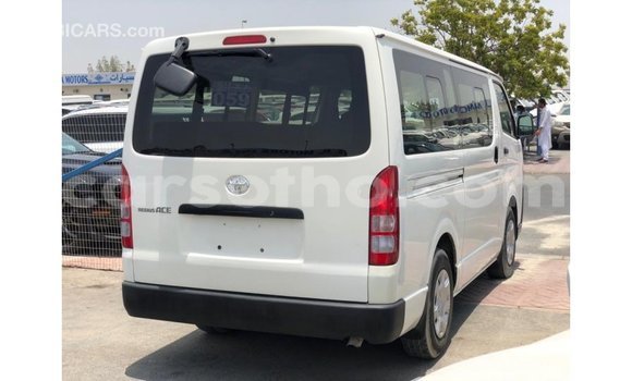 اشتري Imported Toyota Hiace White سيارة في Import - Dubai في Maseru اشتري Imported Toyota Hiace White سيارة في Import - Dubai في Maseru