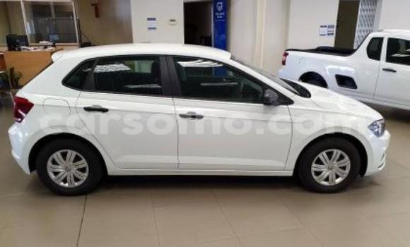 Sayi Na hannu Volkswagen Polo White Mota in Import - Dubai a Maseru Sayi Na hannu Volkswagen Polo White Mota in Import - Dubai a Maseru