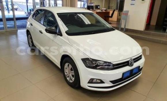 Sayi Na hannu Volkswagen Polo White Mota in Import - Dubai a Maseru Sayi Na hannu Volkswagen Polo White Mota in Import - Dubai a Maseru