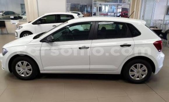 Sayi Na hannu Volkswagen Polo White Mota in Import - Dubai a Maseru Sayi Na hannu Volkswagen Polo White Mota in Import - Dubai a Maseru