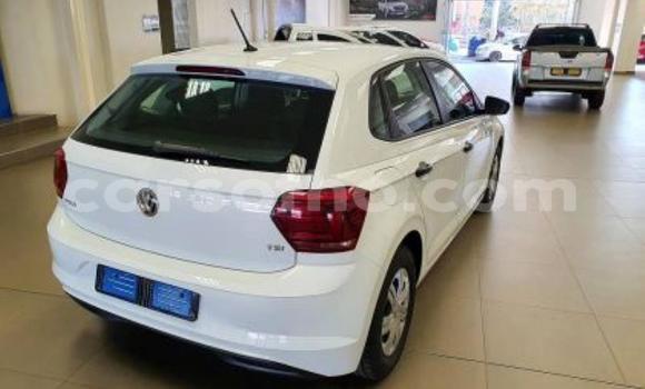 Sayi Na hannu Volkswagen Polo White Mota in Import - Dubai a Maseru Sayi Na hannu Volkswagen Polo White Mota in Import - Dubai a Maseru