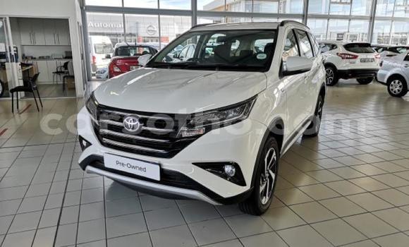 Sayi Na hannu Toyota Rush White Mota in Import - Dubai a Maseru Sayi Na hannu Toyota Rush White Mota in Import - Dubai a Maseru