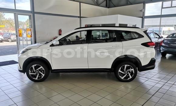 Sayi Na hannu Toyota Rush White Mota in Import - Dubai a Maseru Sayi Na hannu Toyota Rush White Mota in Import - Dubai a Maseru