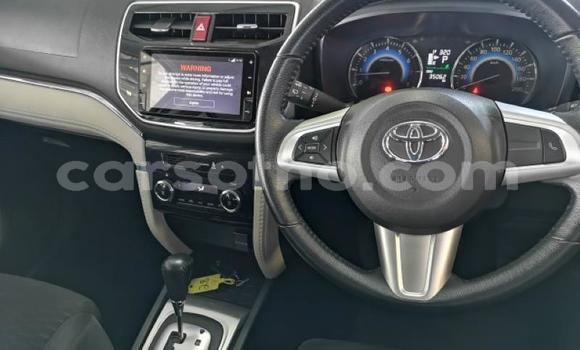 Sayi Na hannu Toyota Rush White Mota in Import - Dubai a Maseru Sayi Na hannu Toyota Rush White Mota in Import - Dubai a Maseru