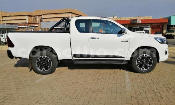 Buy Used Toyota Hilux White Car in Maseru in Maseru Buy Used Toyota Hilux White Car in Maseru in Maseru