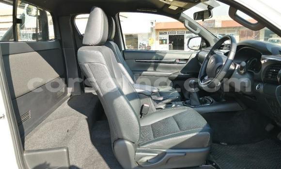 Buy Used Toyota Hilux White Car in Maseru in Maseru Buy Used Toyota Hilux White Car in Maseru in Maseru