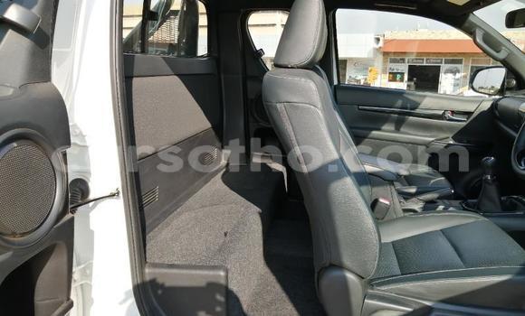 Buy Used Toyota Hilux White Car in Maseru in Maseru Buy Used Toyota Hilux White Car in Maseru in Maseru