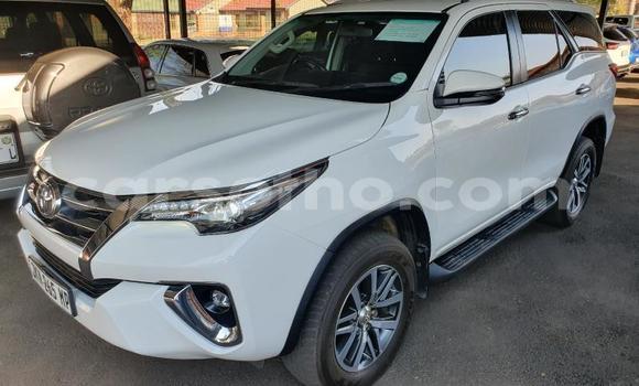 Acheter Occasion Voiture Toyota Hilux Blanc à Maputsoe, Leribe Acheter Occasion Voiture Toyota Hilux Blanc à Maputsoe, Leribe