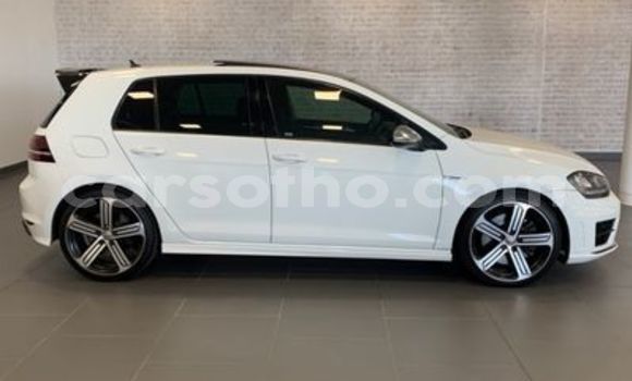 Sayi Na hannu Volkswagen Golf R White Mota in Import - Dubai a Maseru Sayi Na hannu Volkswagen Golf R White Mota in Import - Dubai a Maseru