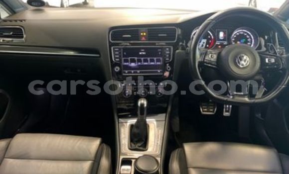 Sayi Na hannu Volkswagen Golf R White Mota in Import - Dubai a Maseru Sayi Na hannu Volkswagen Golf R White Mota in Import - Dubai a Maseru