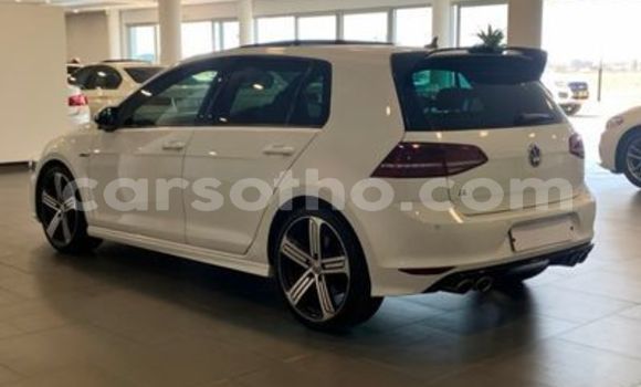 Sayi Na hannu Volkswagen Golf R White Mota in Import - Dubai a Maseru Sayi Na hannu Volkswagen Golf R White Mota in Import - Dubai a Maseru