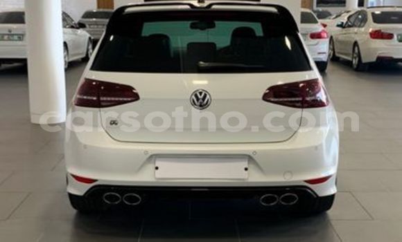 Sayi Na hannu Volkswagen Golf R White Mota in Import - Dubai a Maseru Sayi Na hannu Volkswagen Golf R White Mota in Import - Dubai a Maseru