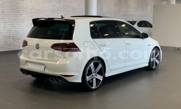 Sayi Na hannu Volkswagen Golf R White Mota in Import - Dubai a Maseru Sayi Na hannu Volkswagen Golf R White Mota in Import - Dubai a Maseru