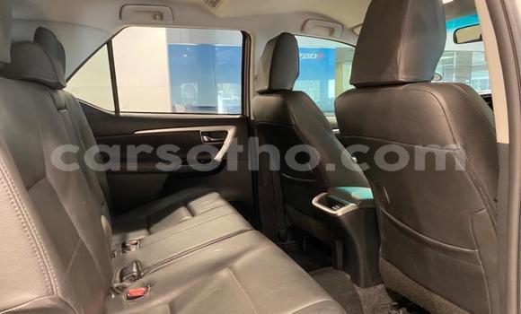 Sayi Na hannu Toyota Fortuner Silver Mota in Import - Dubai a Maseru Sayi Na hannu Toyota Fortuner Silver Mota in Import - Dubai a Maseru